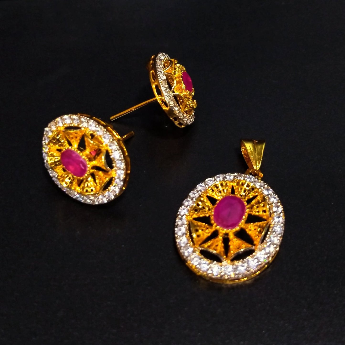 Gol Plated Pendant set With Chetum & Zircons 925 Silver