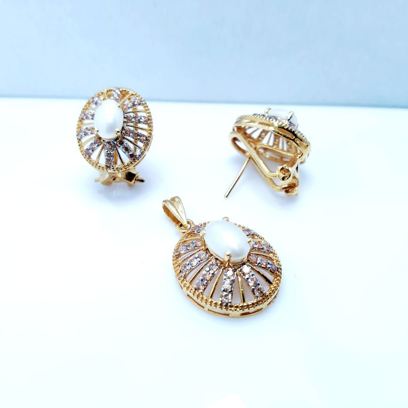 Pearl and Champion Pendant Set 24kt Gold Plated. (925 Silver)