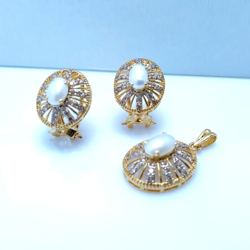 Pearl and Champion Pendant Set 24kt Gold Plated. (925 Silver)