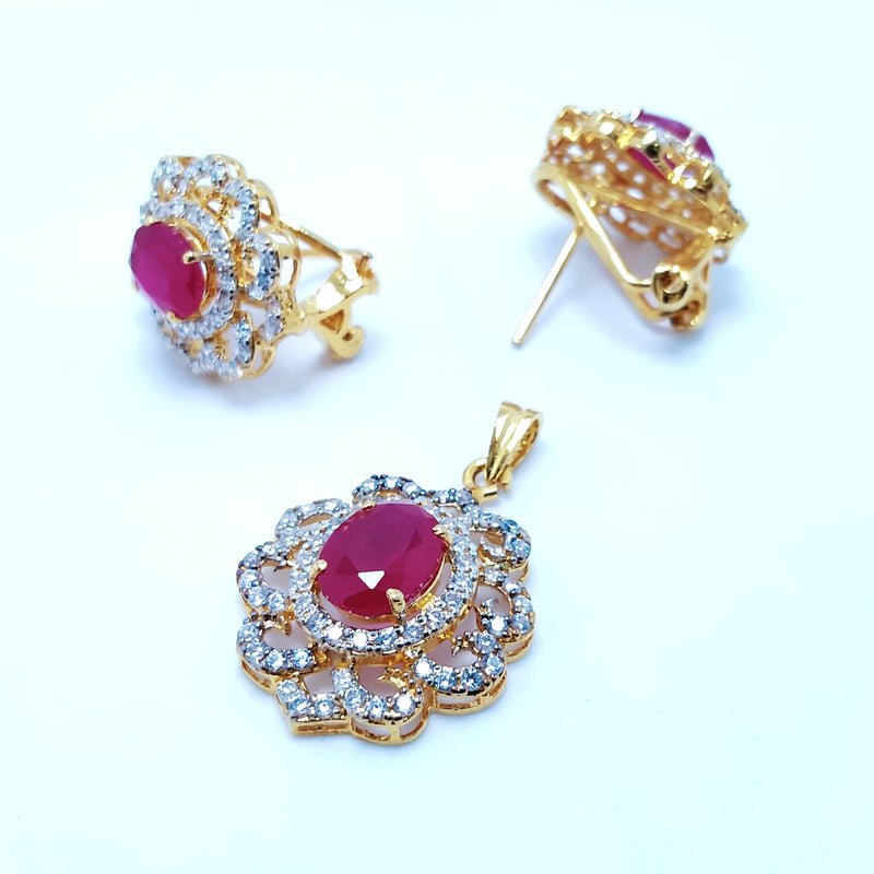 Silver Pendant Set 21k Fold Plated With Chetum and Zircons.