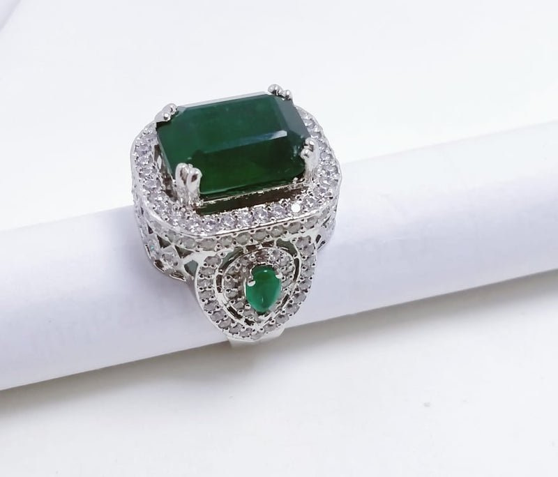 Rhodium Plated Ring with Zircon and Synthetic Emerald. 925 Silver)