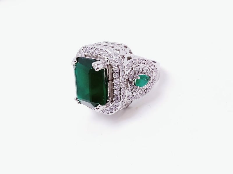 Rhodium Plated Ring with Zircon and Synthetic Emerald. 925 Silver)