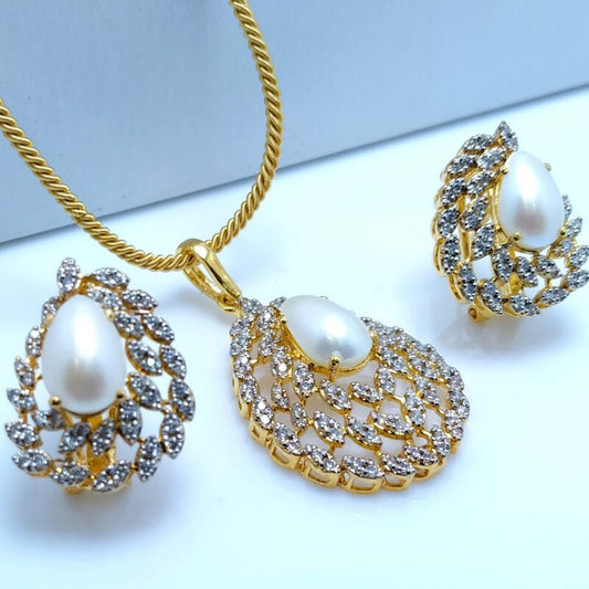 Pendant Set with Real Pearls &amp; Zircons 24kt Gold Plated.