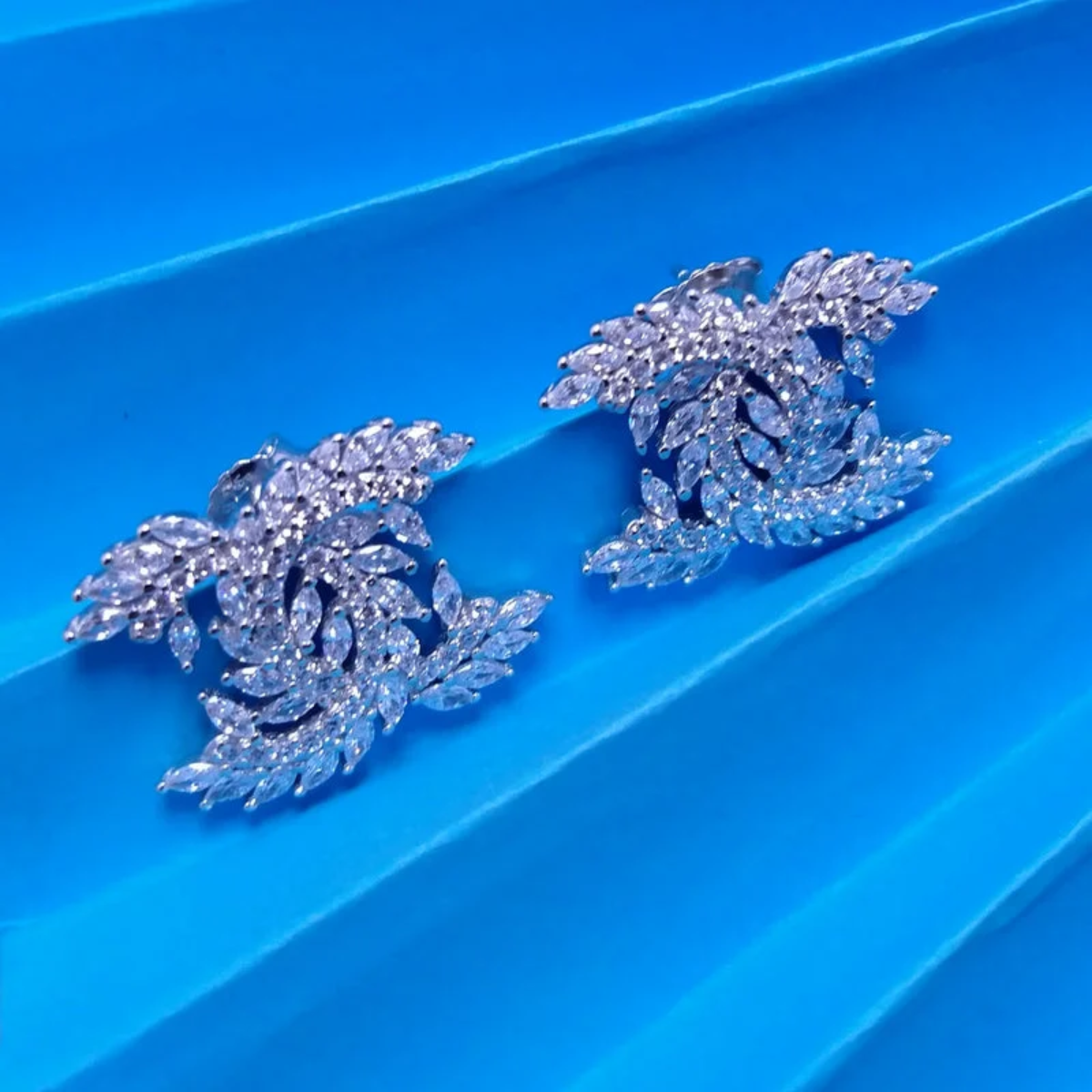 Diamond style Earstuds